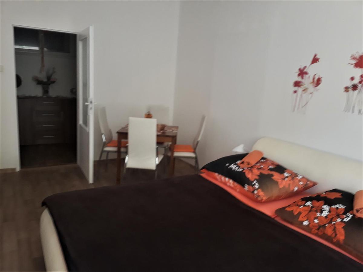 Apartmany קארלשטיין מראה חיצוני תמונה